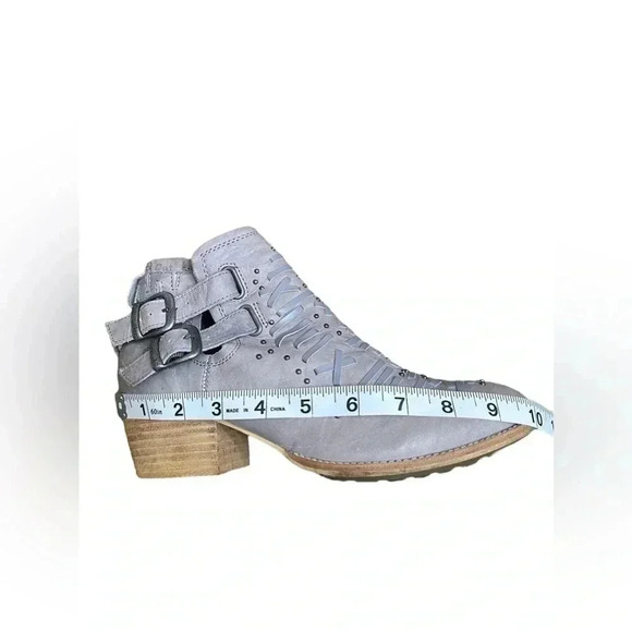 Caterpillar Cheyenne CAT Women’s Light Blue Leather Studded Booties size 7.5 - Picture 12 of 16